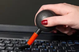 Как очистить ноутбук от пыли