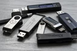 ТОП-13 лучших USB флешек 2024 года: как выбрать флешку USB, отзывы пользователей, рейтинг