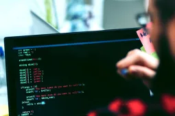 Рейтинг лучших курсов C/C++ разработчик: какую онлайн школу выбрать