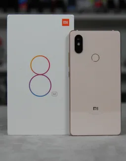 Xiaomi Mi 8 SE - обзор: характеристики и цена