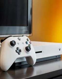 ТОП-5 лучших моделей Xbox: Xbox One S - обзор