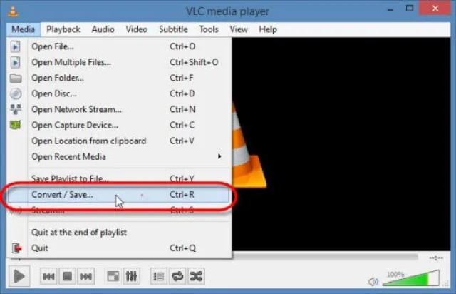 Нажмите на меню «Медиа» в VLC, а затем нажмите «Преобразовать / Сохранить»