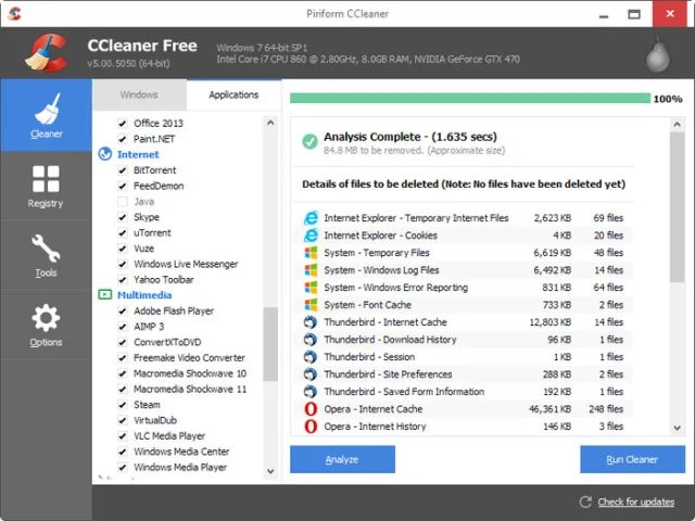 Удалить ненужные приложения можно с помощью программы CCleaner