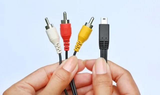 Использование кабелей RCA или адаптер SCART