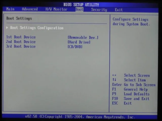 Выбираем опцию «BOOT Settings»