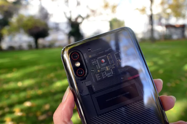 Xiaomi Mi 8 Pro с прозрачной задней крышкой