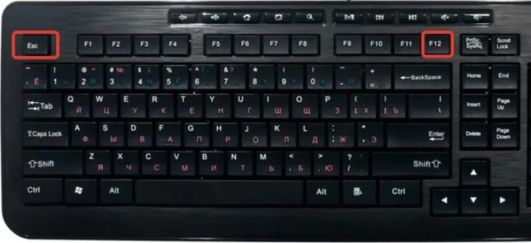Для входа в Boot Menu нажимаем клавиши «Esc» или «F12»