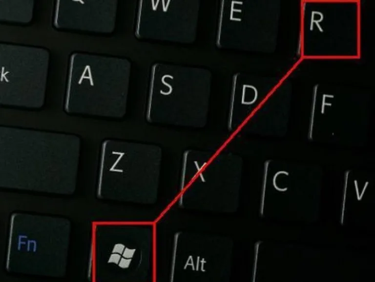 Нажимаем сочетание клавиш «Win+R»