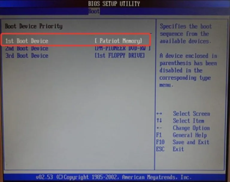 В пункте «1st Boot Device» флешка выставлена на первое место, нажимаем «F10»