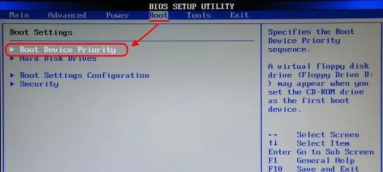 Перемещаемся стрелками к пункт «Boot Device Priority», нажимаем «Enter»