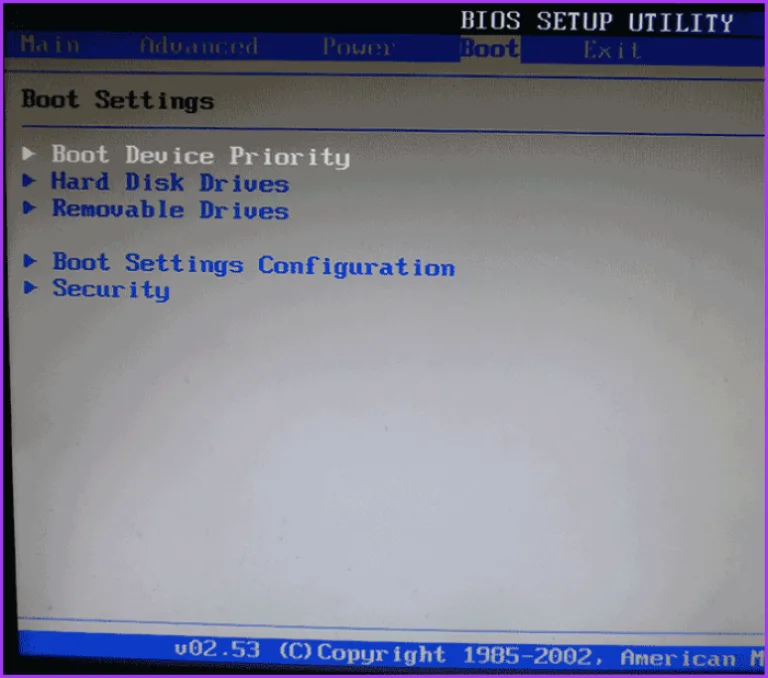 В меню «Boot» открываем «Boot Device Priority»
