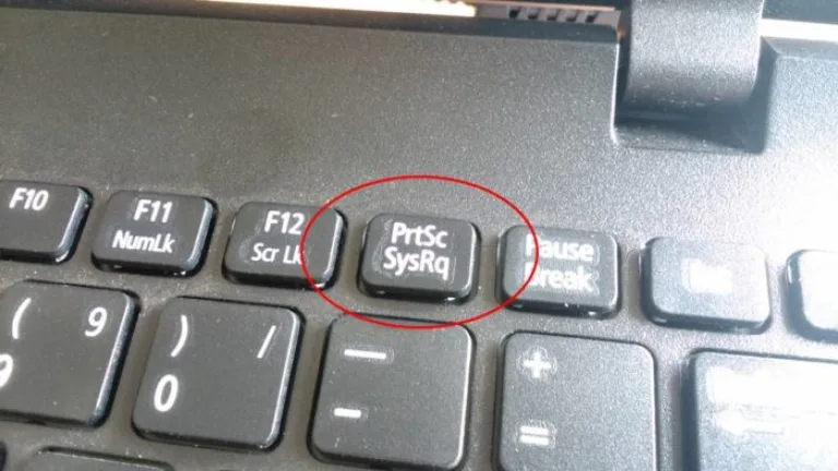 Нажимаем на клавиатуре кнопку «PrtSc»