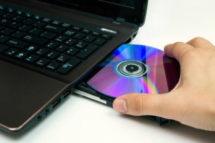 Привод оптических дисков CD, DVD и Blu-ray