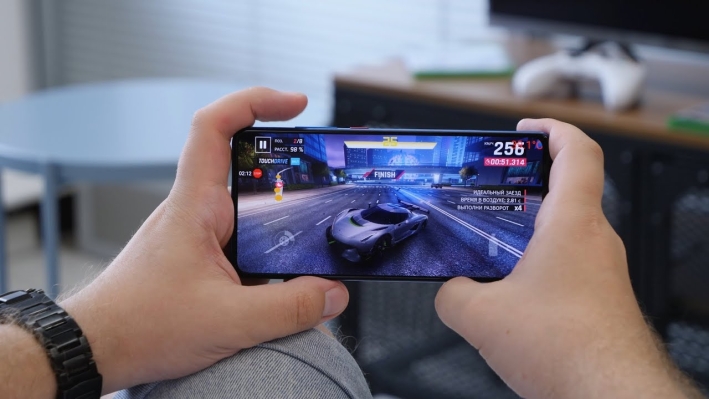 Графическая подсистема Adreno 640 позволяет играть на смартфоне в производительные игры со сложной детализированной картинкой