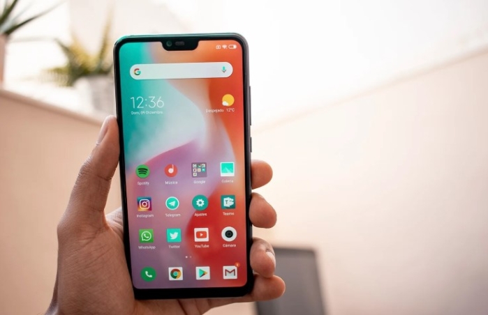 Смартфон с удобным интерфейсом Xiaomi Mi 8 lite