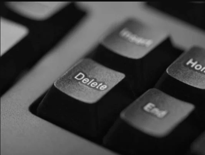В начале загрузки системы нажимаем многократно клавишу «Del» или «F2»