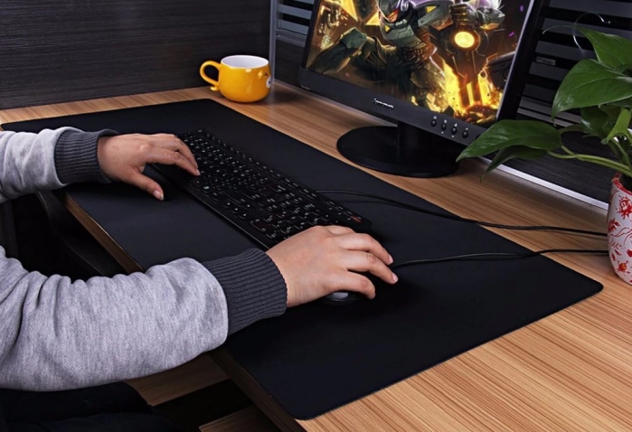 Игровая поверхность для клавиатуры и мышки