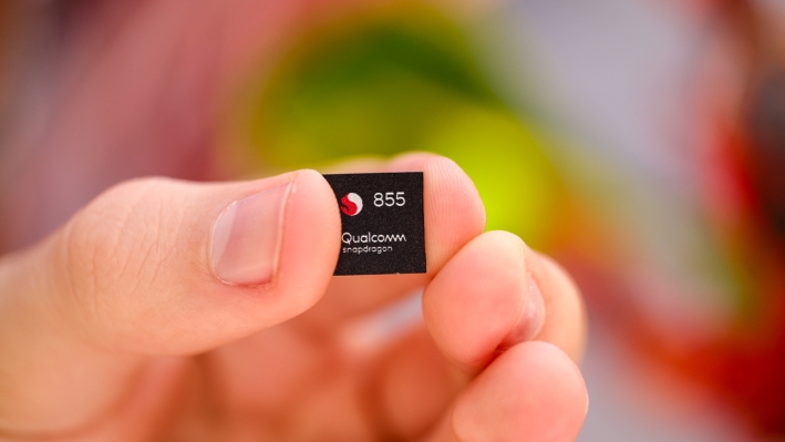 Смартфон имеет мощный процессор - Snapdragon 855