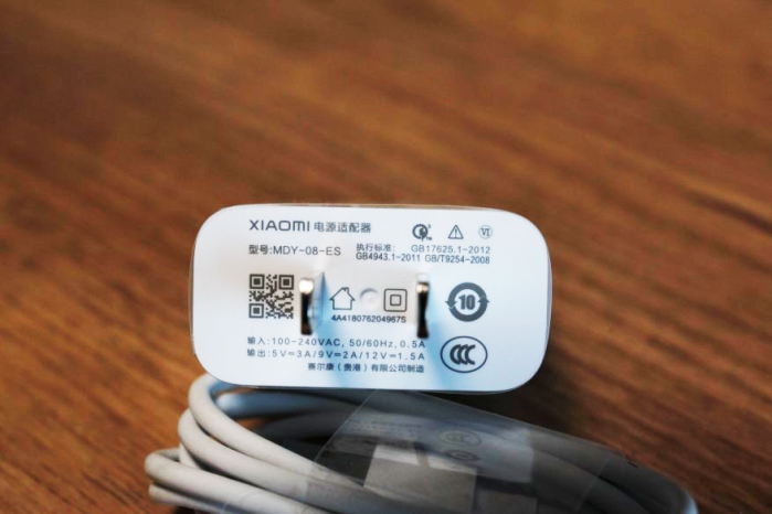 Аккумулятор - Li-Ion 3120 мАч, быстрая зарядка Quick Charge 3.0 мощностью 18W