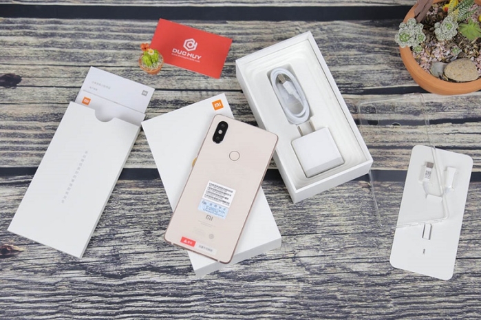 Комплектация Xiaomi Mi 8 SE