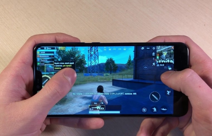 Смартфон идеальное решение для простых задач и игр с высоким качеством графики