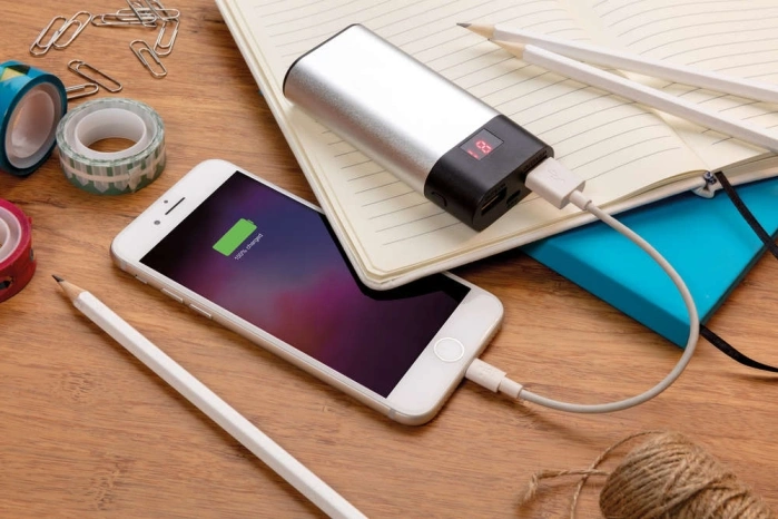 Power Bank - это ваш внешний аккумулятор, который позволяет заряжать любое портативное устройство