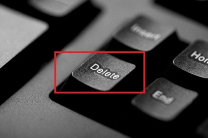 Нажимаем клавишу «Del», удалив запись