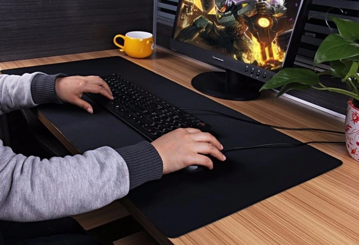Игровая поверхность для клавиатуры и мышки