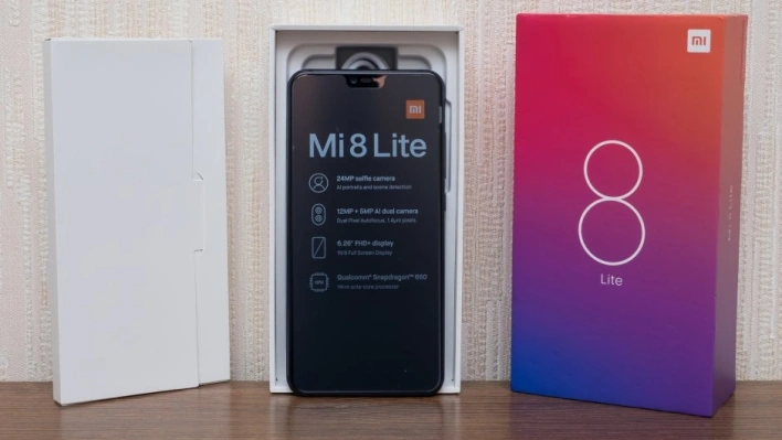 Новый смартфон получил название MI 8 Lite, то есть облегчённая (а по факту - урезанная) версия флагмана